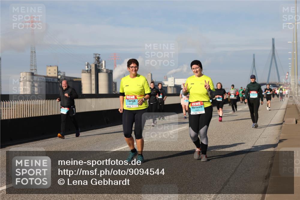 03.10.2025 - Köhlbrandbrückenlauf Lena Gebhardt http://msf.ph/oto/9094544 03.10.2025 10:09:19 Position 2 3254, 1963 meine-sportfotos.de