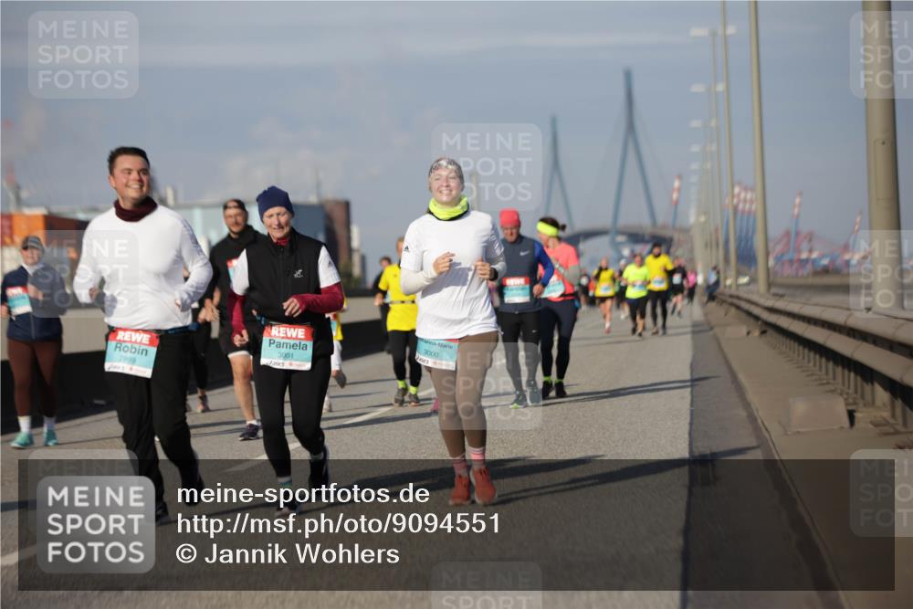03.10.2025 - Köhlbrandbrückenlauf Jannik Wohlers http://msf.ph/oto/9094551 03.10.2025 10:12:53 Position 3 2999, 6, 3001, 3000 meine-sportfotos.de