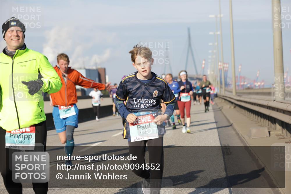 03.10.2025 - Köhlbrandbrückenlauf Jannik Wohlers http://msf.ph/oto/9094552 03.10.2025 10:01:09 Position 3 1549, 1548 meine-sportfotos.de