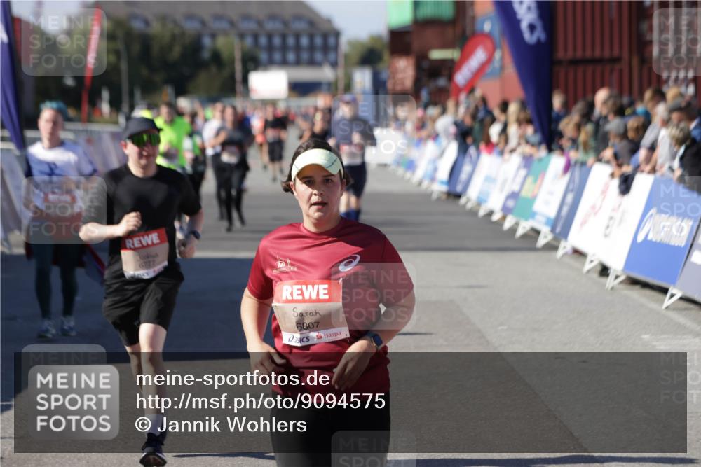 03.10.2025 - Köhlbrandbrückenlauf Jannik Wohlers http://msf.ph/oto/9094575 03.10.2025 13:20:38 Ziel 4269, 4476, 4646, 4790, 4859, 5543, 5631, 5918, 5920, 6777, 6807 meine-sportfotos.de