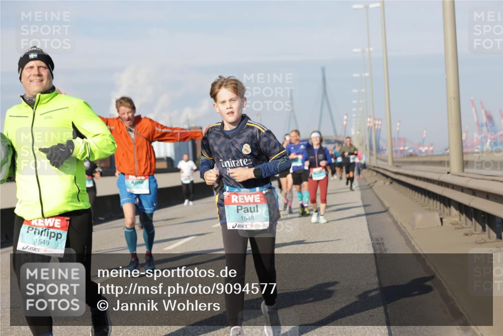 03.10.2025 - Köhlbrandbrückenlauf Jannik Wohlers http://msf.ph/oto/9094577 03.10.2025 10:01:09 Position 3 1549, 1548 meine-sportfotos.de