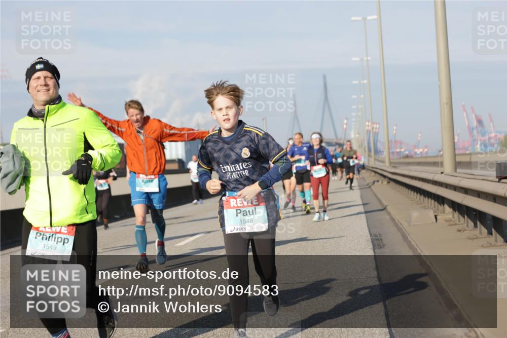 03.10.2025 - Köhlbrandbrückenlauf Jannik Wohlers http://msf.ph/oto/9094583 03.10.2025 10:01:09 Position 3 1549, 1548 meine-sportfotos.de