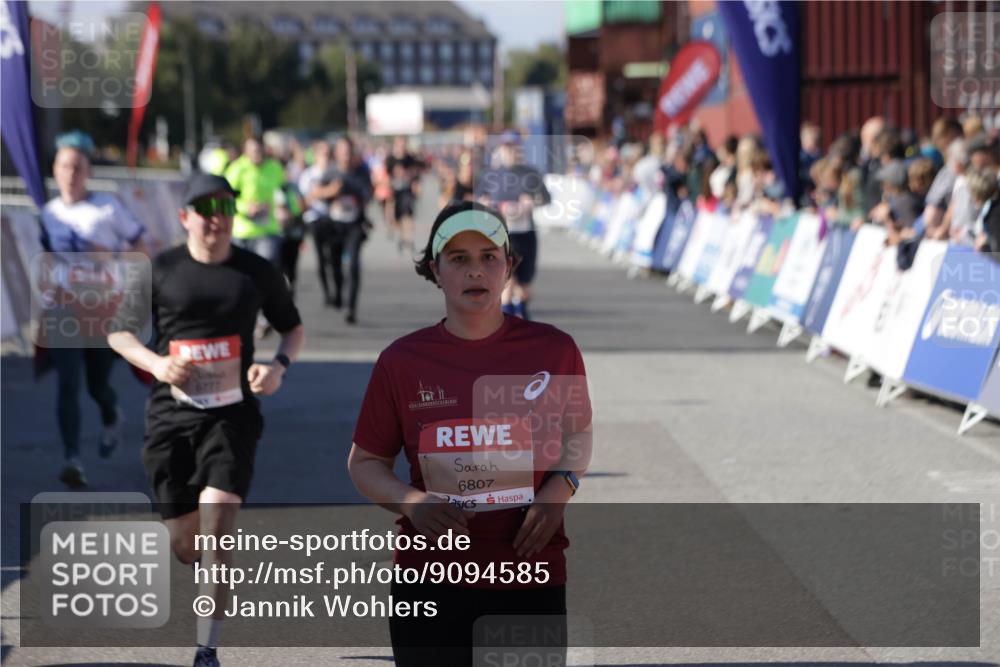 03.10.2025 - Köhlbrandbrückenlauf Jannik Wohlers http://msf.ph/oto/9094585 03.10.2025 13:20:38 Ziel 4269, 4476, 4646, 4790, 4859, 5543, 5631, 5918, 5920, 6777, 6807 meine-sportfotos.de