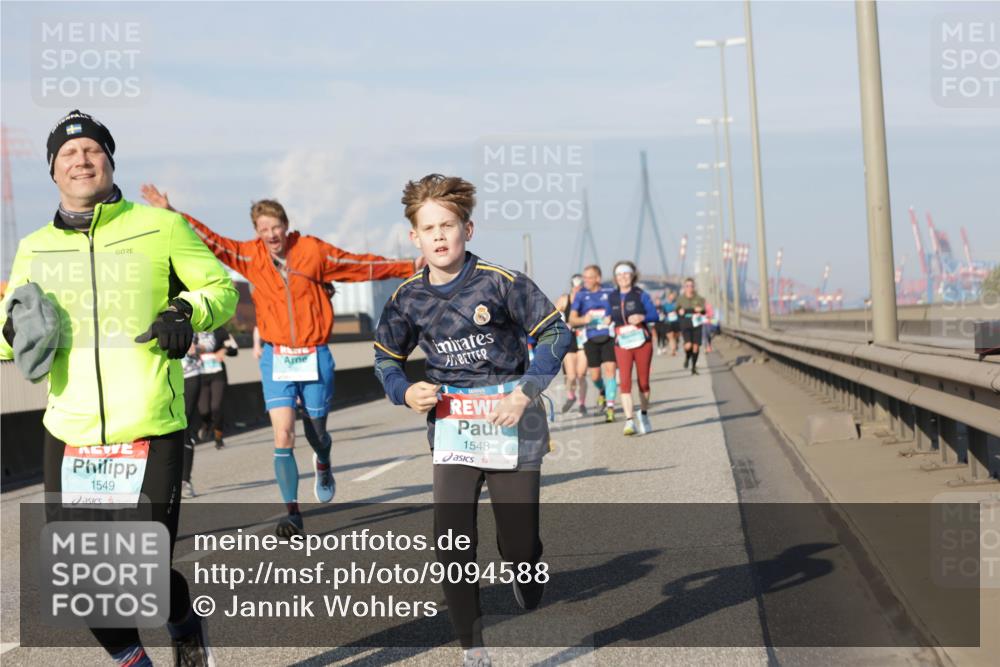 03.10.2025 - Köhlbrandbrückenlauf Jannik Wohlers http://msf.ph/oto/9094588 03.10.2025 10:01:09 Position 3 1549, 1548 meine-sportfotos.de