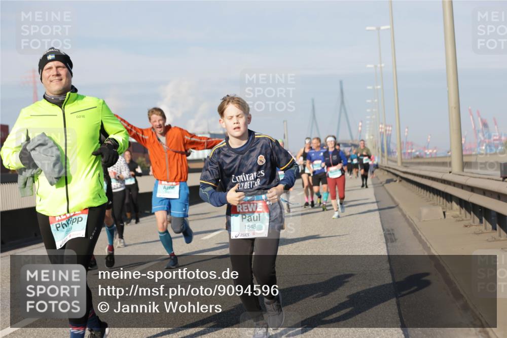 03.10.2025 - Köhlbrandbrückenlauf Jannik Wohlers http://msf.ph/oto/9094596 03.10.2025 10:01:09 Position 3 549, 1548 meine-sportfotos.de