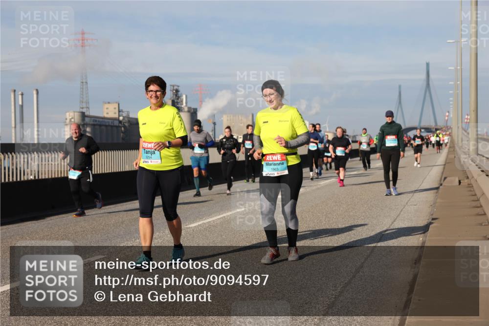 03.10.2025 - Köhlbrandbrückenlauf Lena Gebhardt http://msf.ph/oto/9094597 03.10.2025 10:09:20 Position 2 3254, 1963 meine-sportfotos.de