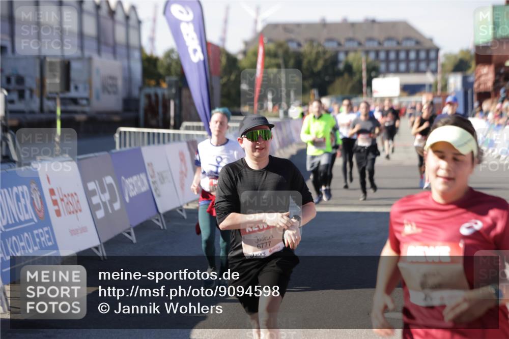 03.10.2025 - Köhlbrandbrückenlauf Jannik Wohlers http://msf.ph/oto/9094598 03.10.2025 13:20:39 Ziel 4269, 4476, 4646, 4790, 4859, 5488, 5543, 5631, 5918, 5920, 6777, 6807 meine-sportfotos.de