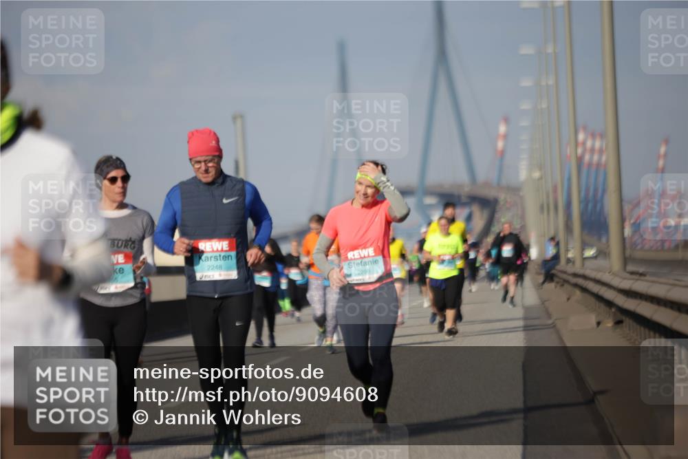 03.10.2025 - Köhlbrandbrückenlauf Jannik Wohlers http://msf.ph/oto/9094608 03.10.2025 10:12:55 Position 3 2248, 2299 meine-sportfotos.de