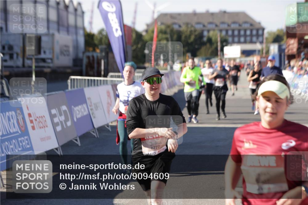 03.10.2025 - Köhlbrandbrückenlauf Jannik Wohlers http://msf.ph/oto/9094609 03.10.2025 13:20:39 Ziel 4269, 4476, 4646, 4790, 4859, 5488, 5543, 5631, 5918, 5920, 6777, 6807 meine-sportfotos.de