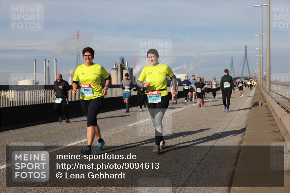 03.10.2025 - Köhlbrandbrückenlauf Lena Gebhardt http://msf.ph/oto/9094613 03.10.2025 10:09:20 Position 2 3254, 1963 meine-sportfotos.de
