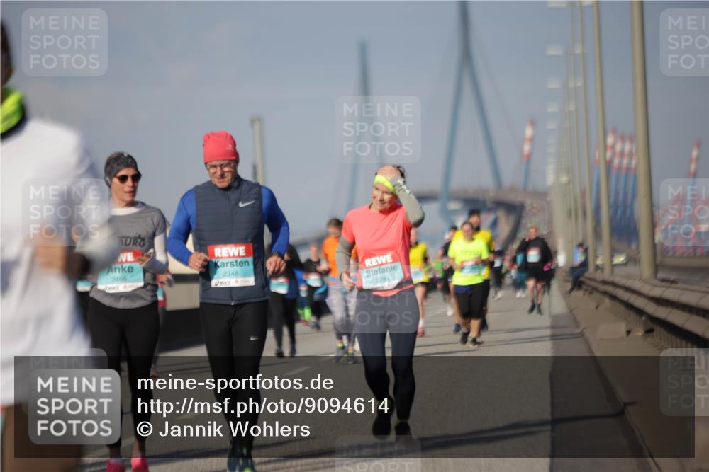03.10.2025 - Köhlbrandbrückenlauf Jannik Wohlers http://msf.ph/oto/9094614 03.10.2025 10:12:55 Position 3 2466, 2248, 2299 meine-sportfotos.de