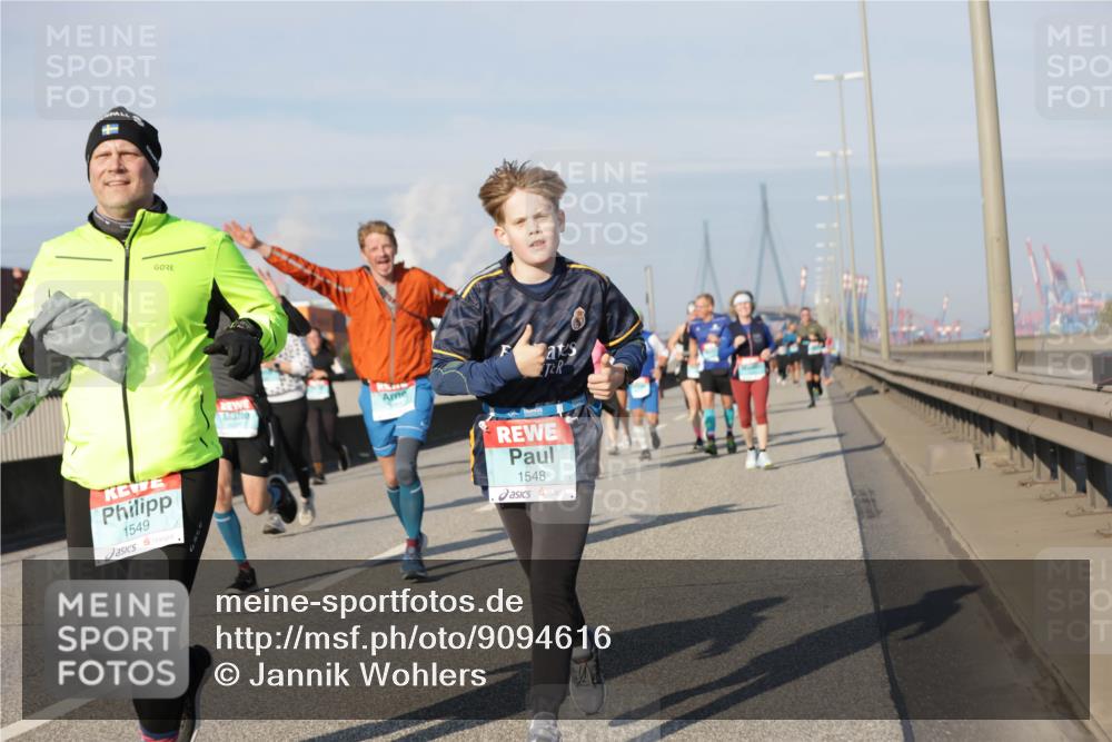 03.10.2025 - Köhlbrandbrückenlauf Jannik Wohlers http://msf.ph/oto/9094616 03.10.2025 10:01:09 Position 3 1549, 1548 meine-sportfotos.de