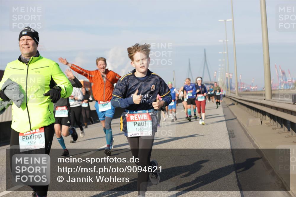 03.10.2025 - Köhlbrandbrückenlauf Jannik Wohlers http://msf.ph/oto/9094621 03.10.2025 10:01:09 Position 3 1549, 1548 meine-sportfotos.de