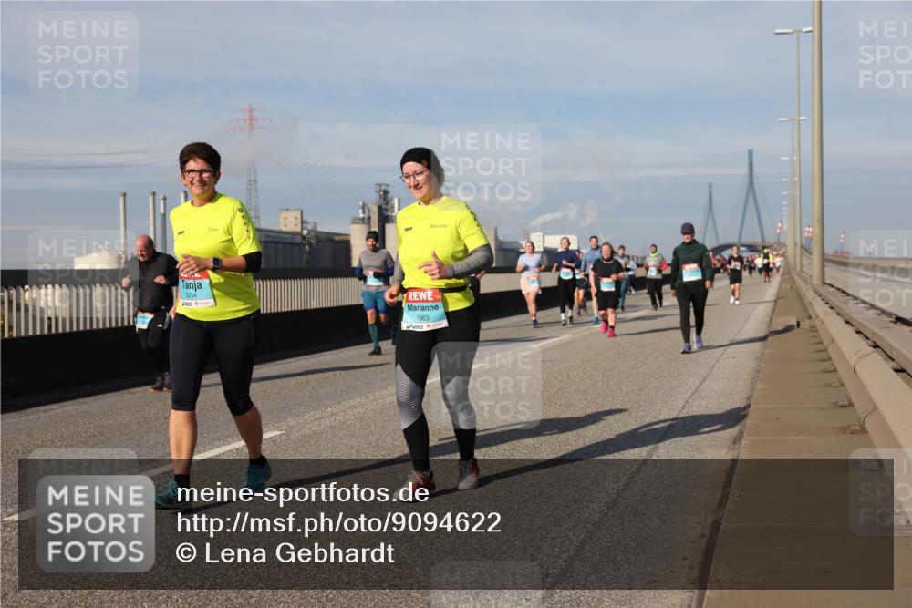 03.10.2025 - Köhlbrandbrückenlauf Lena Gebhardt http://msf.ph/oto/9094622 03.10.2025 10:09:21 Position 2 3254, 1963 meine-sportfotos.de