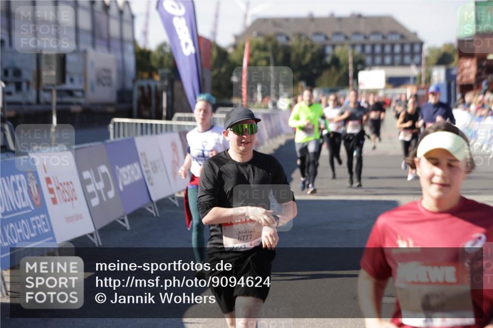 03.10.2025 - Köhlbrandbrückenlauf Jannik Wohlers http://msf.ph/oto/9094624 03.10.2025 13:20:39 Ziel 4269, 4476, 4646, 4790, 4859, 5488, 5543, 5631, 5918, 5920, 6777, 6807 meine-sportfotos.de