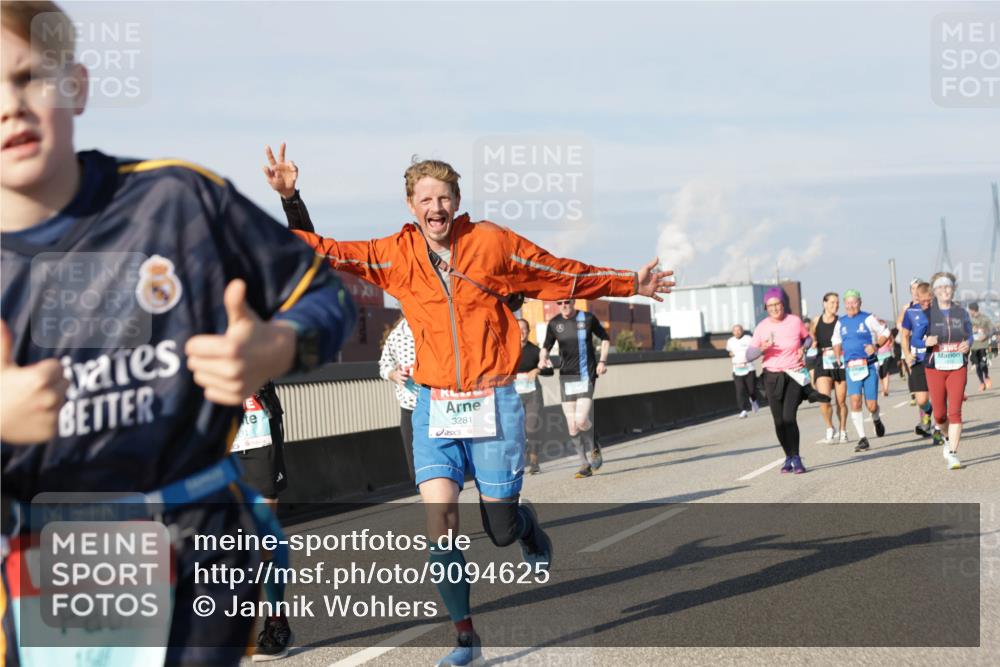 03.10.2025 - Köhlbrandbrückenlauf Jannik Wohlers http://msf.ph/oto/9094625 03.10.2025 10:01:11 Position 3 3281 meine-sportfotos.de