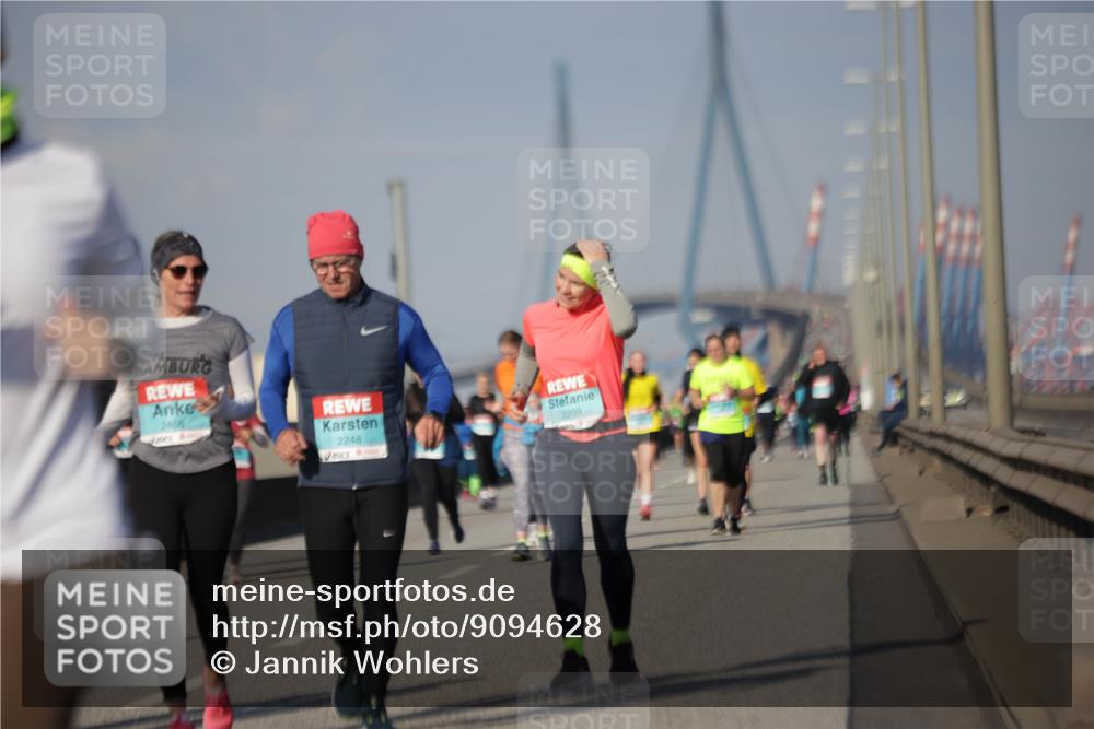 03.10.2025 - Köhlbrandbrückenlauf Jannik Wohlers http://msf.ph/oto/9094628 03.10.2025 10:12:55 Position 3 2466, 2248, 2299 meine-sportfotos.de