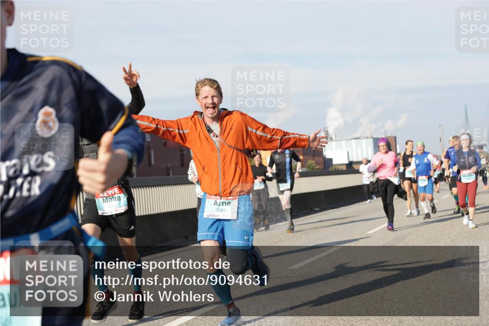 03.10.2025 - Köhlbrandbrückenlauf Jannik Wohlers http://msf.ph/oto/9094631 03.10.2025 10:01:11 Position 3 1031, 3281 meine-sportfotos.de