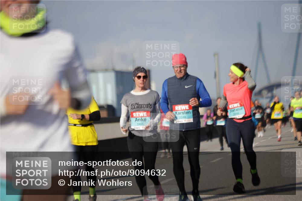 03.10.2025 - Köhlbrandbrückenlauf Jannik Wohlers http://msf.ph/oto/9094632 03.10.2025 10:12:56 Position 3 2466, 2248, 2299 meine-sportfotos.de