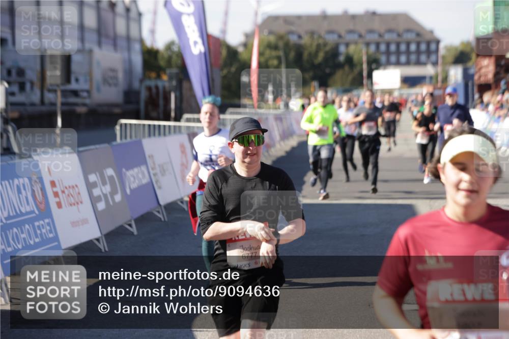 03.10.2025 - Köhlbrandbrückenlauf Jannik Wohlers http://msf.ph/oto/9094636 03.10.2025 13:20:39 Ziel 4269, 4476, 4646, 4790, 4859, 5488, 5543, 5631, 5918, 5920, 6777, 6807 meine-sportfotos.de