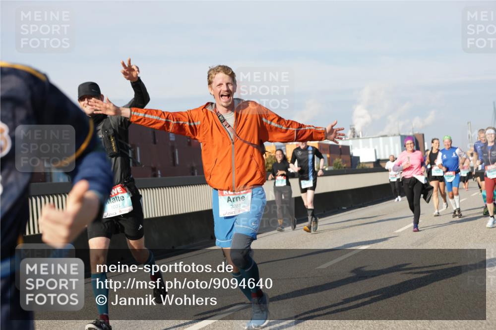 03.10.2025 - Köhlbrandbrückenlauf Jannik Wohlers http://msf.ph/oto/9094640 03.10.2025 10:01:11 Position 3 1031, 3281 meine-sportfotos.de