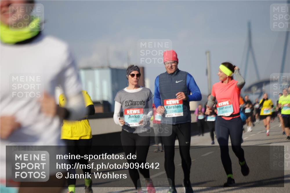 03.10.2025 - Köhlbrandbrückenlauf Jannik Wohlers http://msf.ph/oto/9094642 03.10.2025 10:12:56 Position 3 2466, 2248, 2299 meine-sportfotos.de