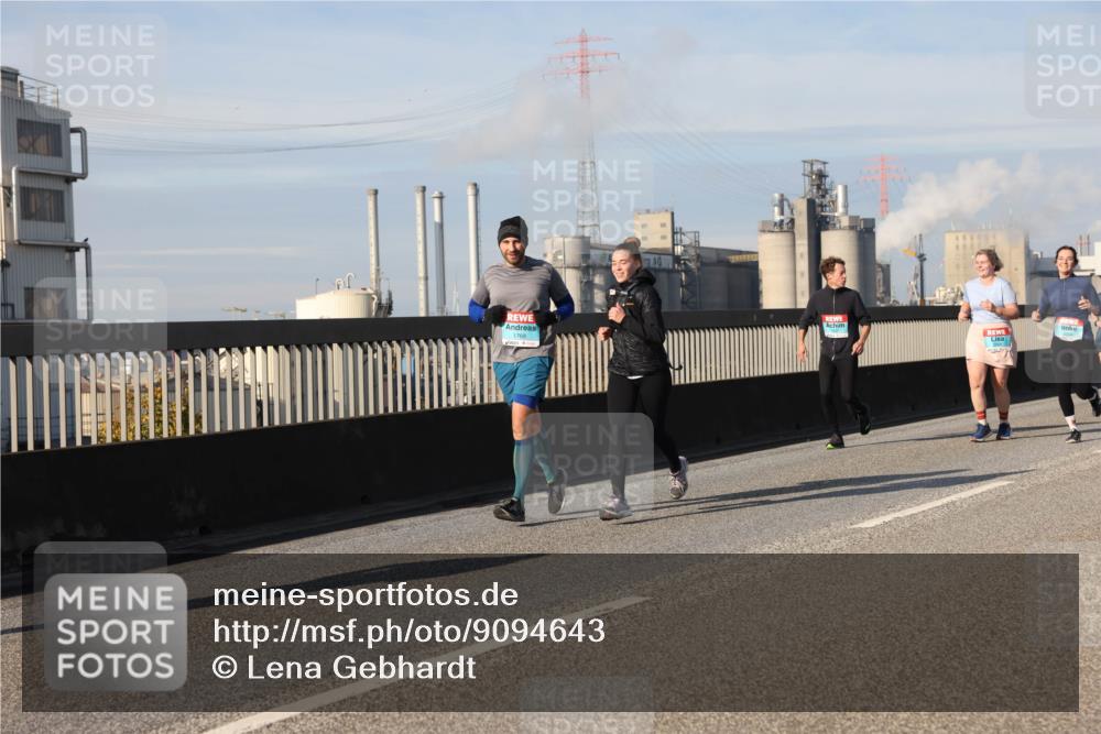 03.10.2025 - Köhlbrandbrückenlauf Lena Gebhardt http://msf.ph/oto/9094643 03.10.2025 10:09:22 Position 2 1769 meine-sportfotos.de