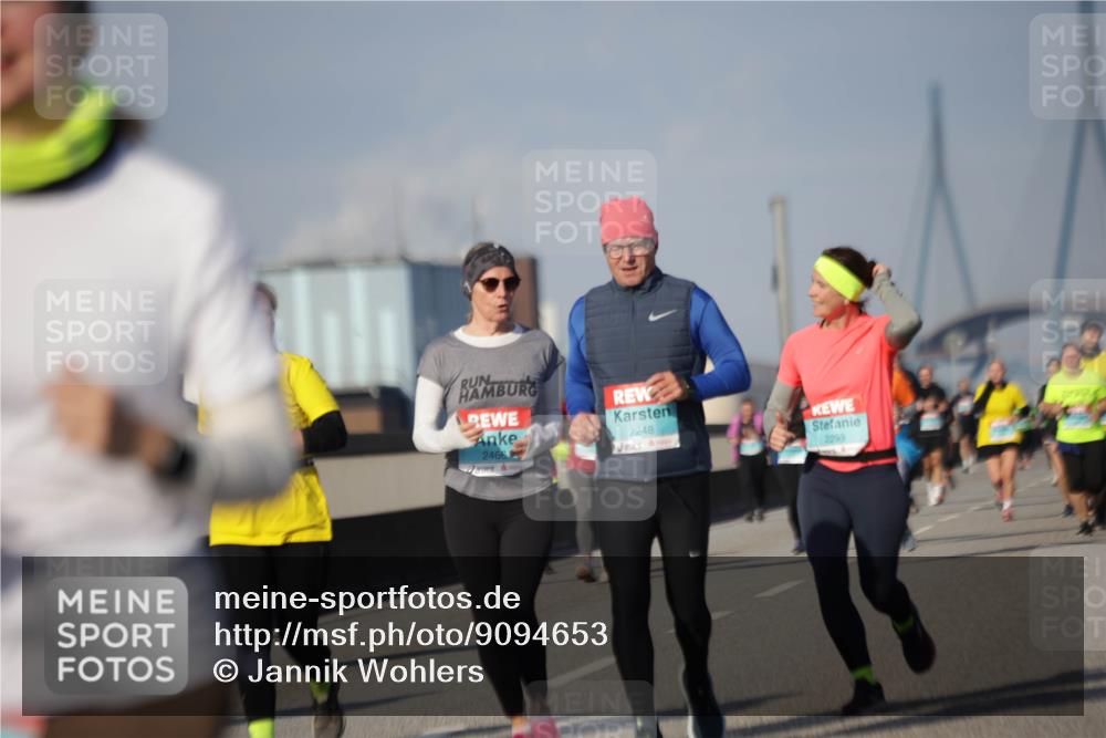 03.10.2025 - Köhlbrandbrückenlauf Jannik Wohlers http://msf.ph/oto/9094653 03.10.2025 10:12:56 Position 3 2466, 2248, 2299 meine-sportfotos.de