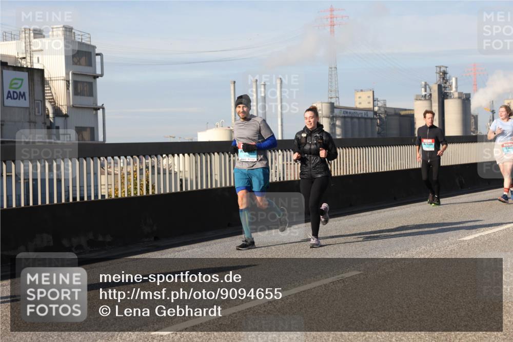 03.10.2025 - Köhlbrandbrückenlauf Lena Gebhardt http://msf.ph/oto/9094655 03.10.2025 10:09:23 Position 2  meine-sportfotos.de