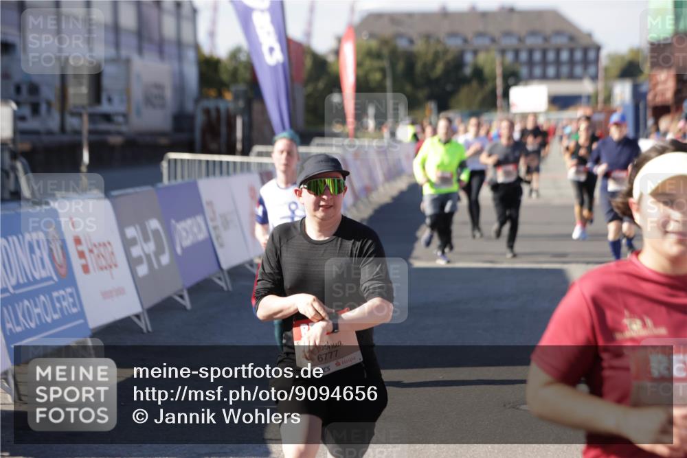 03.10.2025 - Köhlbrandbrückenlauf Jannik Wohlers http://msf.ph/oto/9094656 03.10.2025 13:20:39 Ziel 4269, 4476, 4646, 4790, 4859, 5488, 5543, 5631, 5918, 5920, 6777, 6807 meine-sportfotos.de