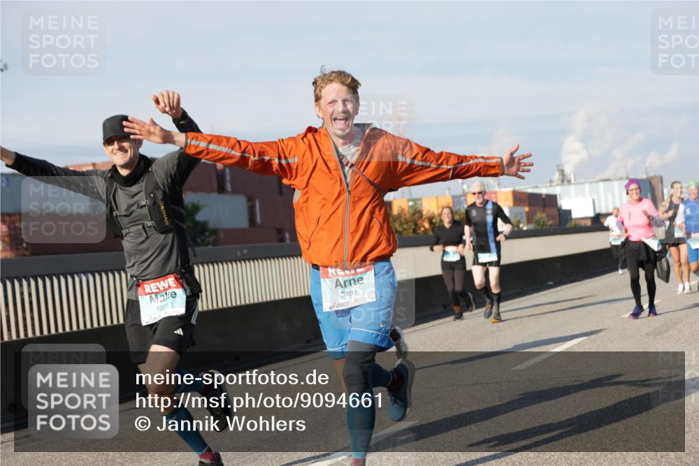 03.10.2025 - Köhlbrandbrückenlauf Jannik Wohlers http://msf.ph/oto/9094661 03.10.2025 10:01:11 Position 3 1031, 3281 meine-sportfotos.de