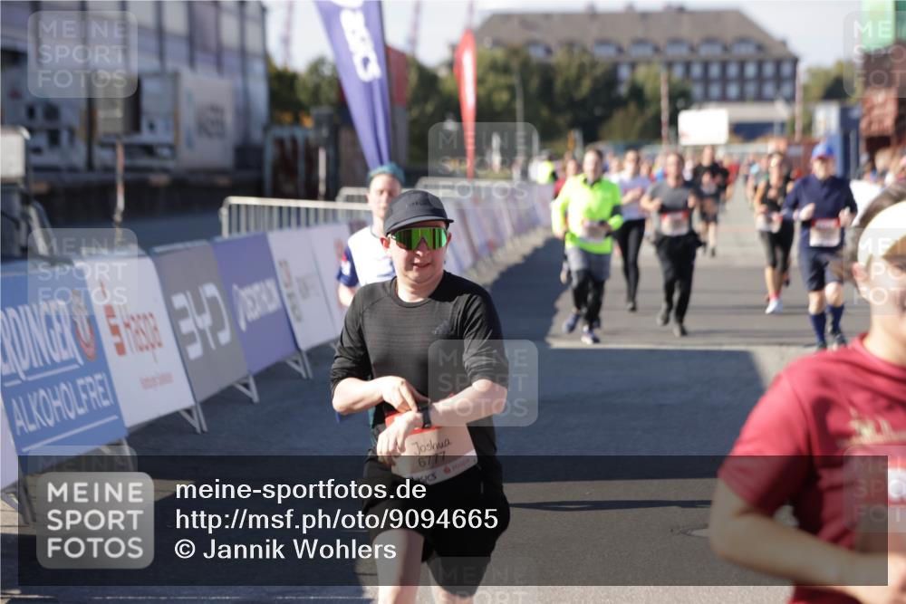03.10.2025 - Köhlbrandbrückenlauf Jannik Wohlers http://msf.ph/oto/9094665 03.10.2025 13:20:39 Ziel 4269, 4476, 4646, 4790, 4859, 5488, 5543, 5631, 5918, 5920, 6777, 6807 meine-sportfotos.de