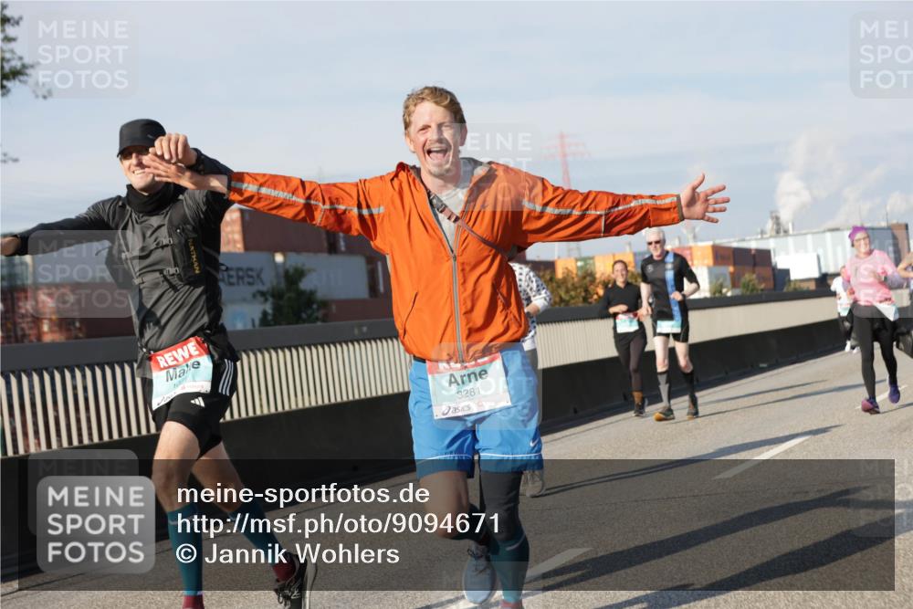 03.10.2025 - Köhlbrandbrückenlauf Jannik Wohlers http://msf.ph/oto/9094671 03.10.2025 10:01:11 Position 3 3281 meine-sportfotos.de