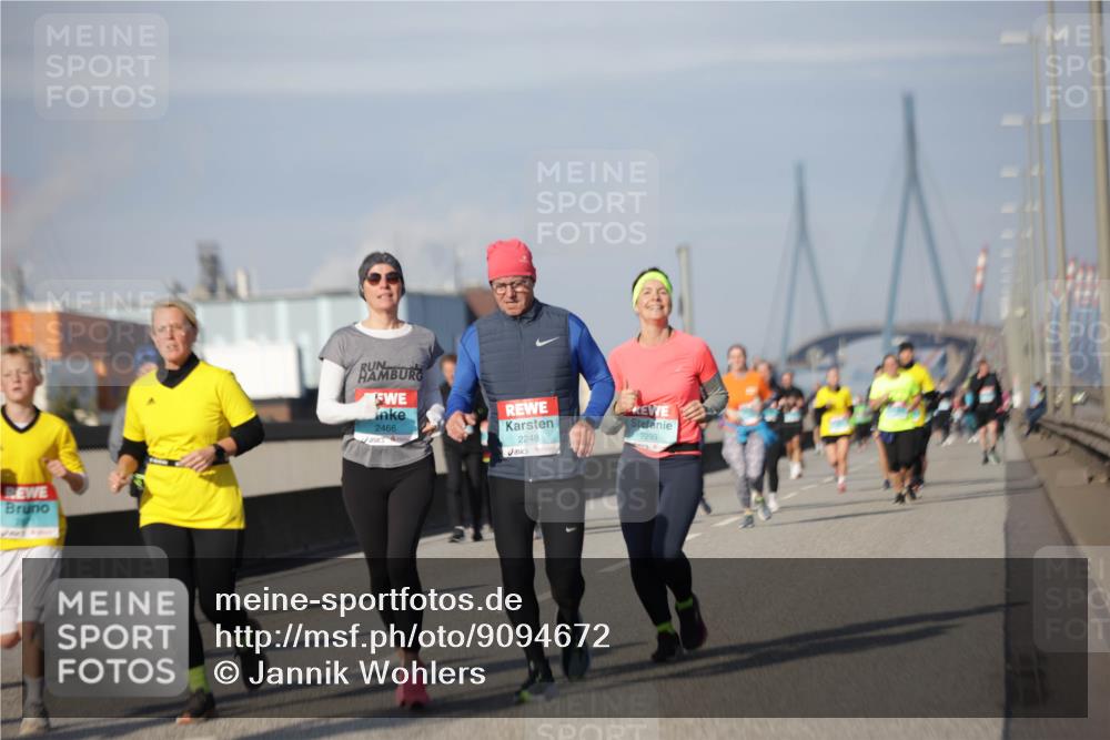 03.10.2025 - Köhlbrandbrückenlauf Jannik Wohlers http://msf.ph/oto/9094672 03.10.2025 10:12:57 Position 3 2466, 2248, 2299 meine-sportfotos.de