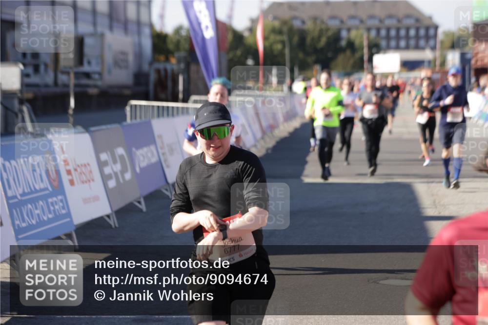 03.10.2025 - Köhlbrandbrückenlauf Jannik Wohlers http://msf.ph/oto/9094674 03.10.2025 13:20:39 Ziel 4269, 4476, 4646, 4790, 4859, 5488, 5543, 5631, 5918, 5920, 6777, 6807 meine-sportfotos.de