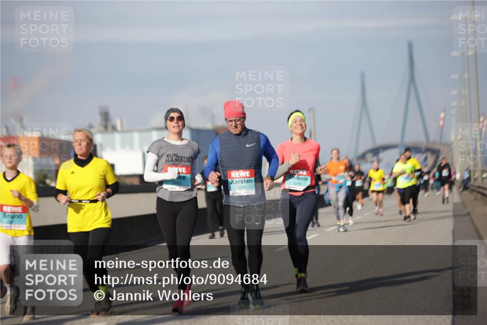 03.10.2025 - Köhlbrandbrückenlauf Jannik Wohlers http://msf.ph/oto/9094684 03.10.2025 10:12:57 Position 3 2466, 2248, 2299 meine-sportfotos.de