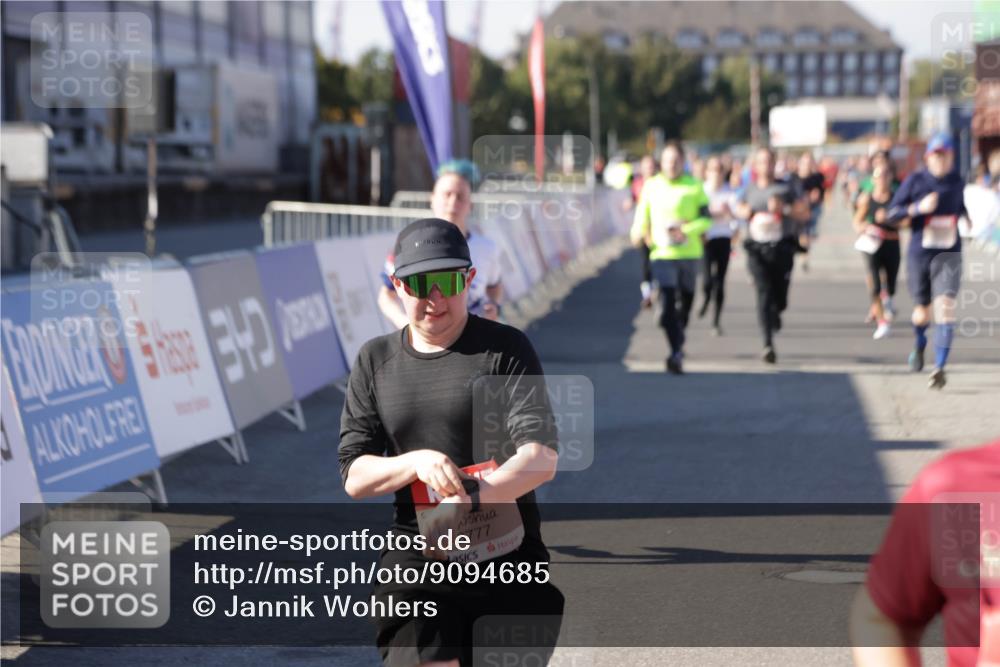03.10.2025 - Köhlbrandbrückenlauf Jannik Wohlers http://msf.ph/oto/9094685 03.10.2025 13:20:39 Ziel 4269, 4476, 4646, 4790, 4859, 5488, 5543, 5631, 5918, 5920, 6777, 6807 meine-sportfotos.de