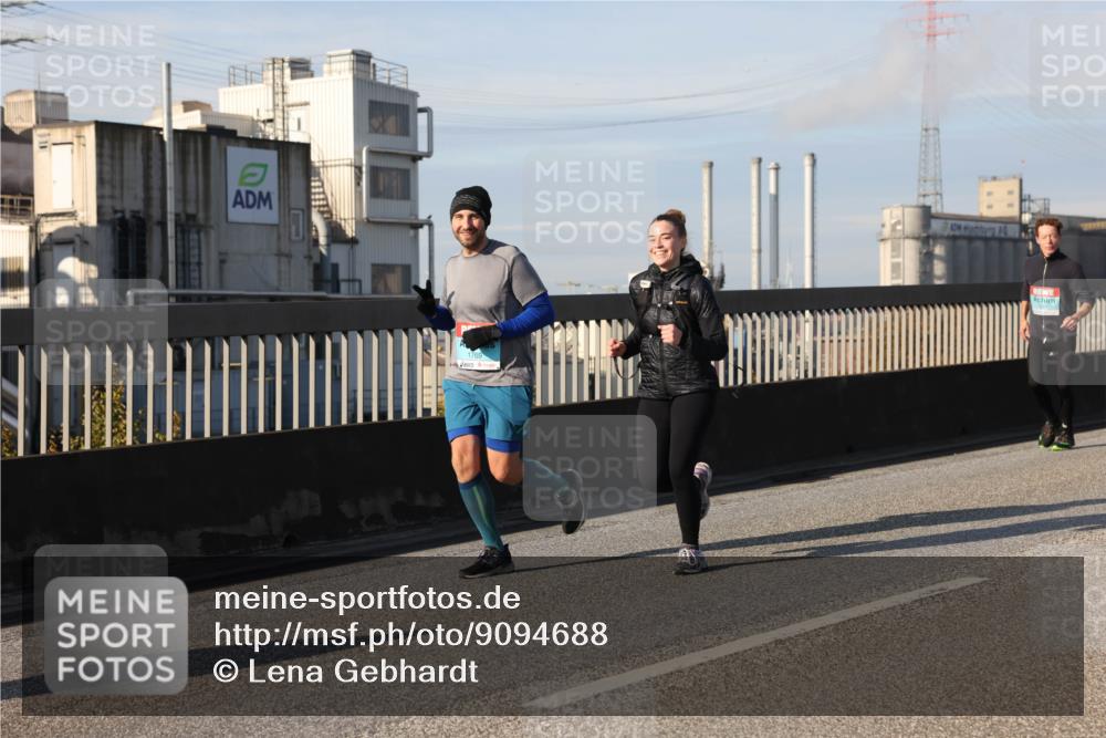 03.10.2025 - Köhlbrandbrückenlauf Lena Gebhardt http://msf.ph/oto/9094688 03.10.2025 10:09:24 Position 2  meine-sportfotos.de