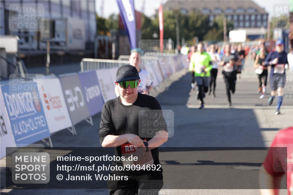 03.10.2025 - Köhlbrandbrückenlauf Jannik Wohlers http://msf.ph/oto/9094692 03.10.2025 13:20:39 Ziel 4269, 4476, 4646, 4790, 4859, 5488, 5543, 5631, 5918, 5920, 6777, 6807 meine-sportfotos.de
