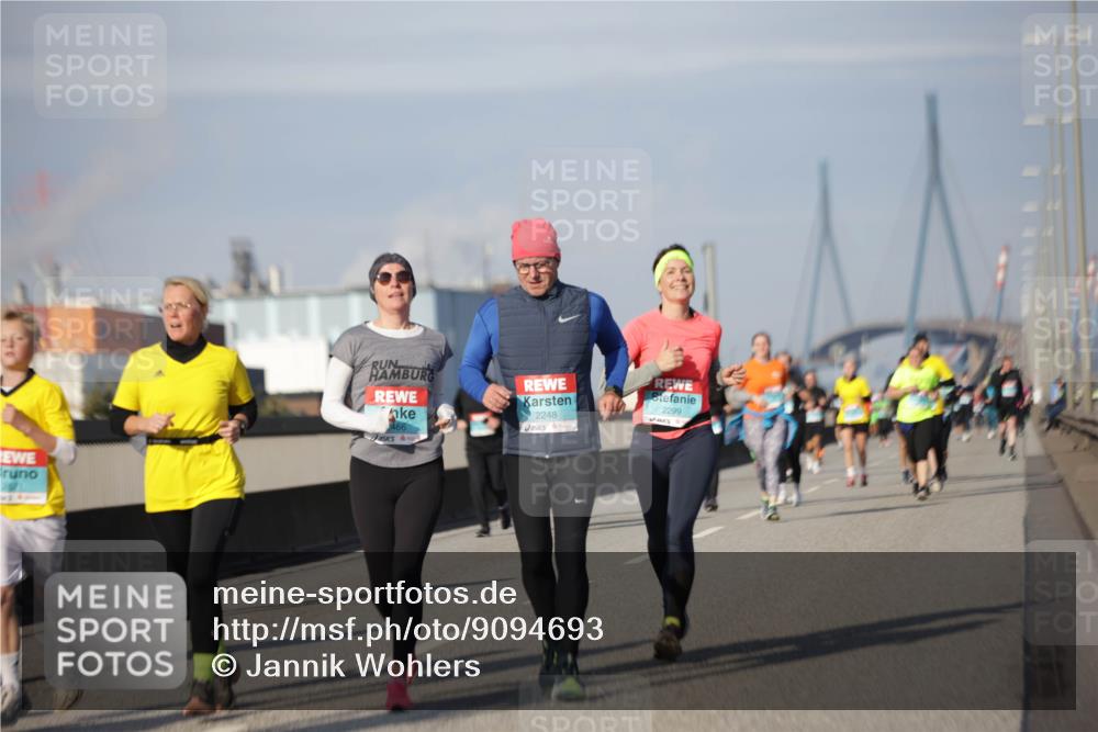 03.10.2025 - Köhlbrandbrückenlauf Jannik Wohlers http://msf.ph/oto/9094693 03.10.2025 10:12:57 Position 3 466, 2248, 2299 meine-sportfotos.de