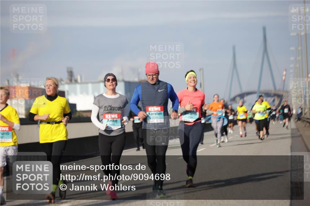 03.10.2025 - Köhlbrandbrückenlauf Jannik Wohlers http://msf.ph/oto/9094698 03.10.2025 10:12:57 Position 3 22466, 2248, 2299 meine-sportfotos.de