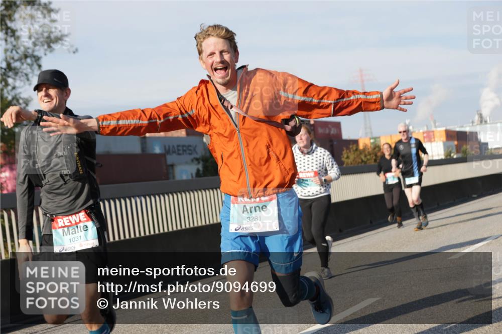 03.10.2025 - Köhlbrandbrückenlauf Jannik Wohlers http://msf.ph/oto/9094699 03.10.2025 10:01:11 Position 3 1031, 3281 meine-sportfotos.de