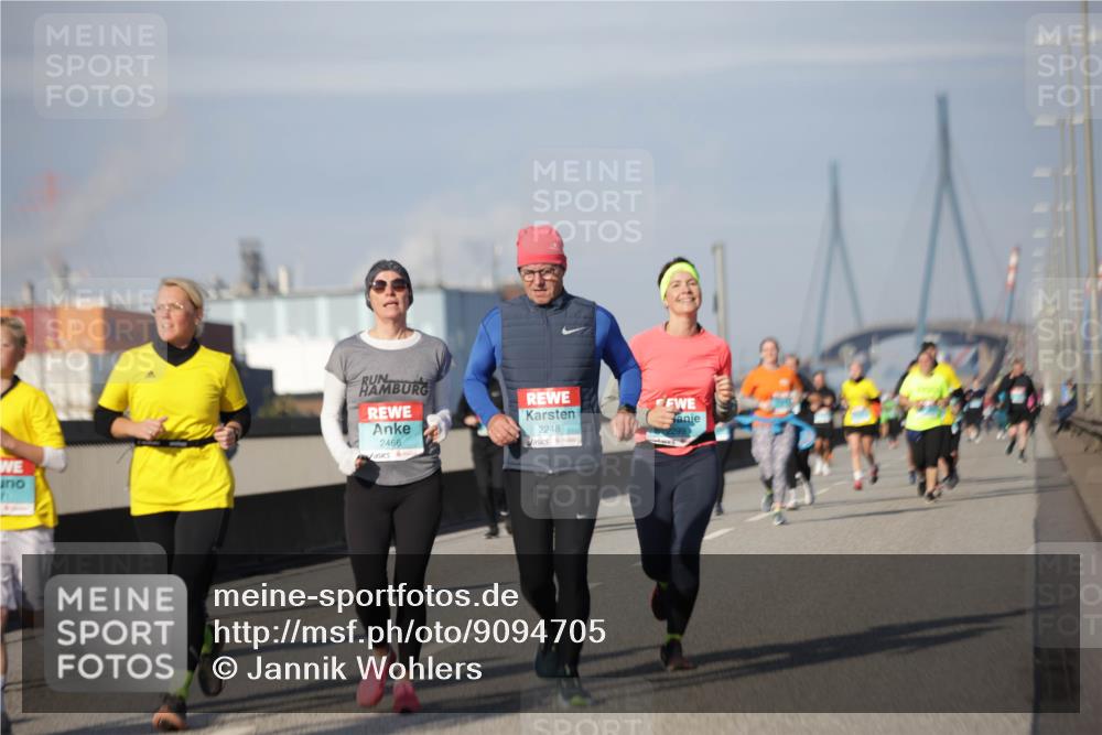 03.10.2025 - Köhlbrandbrückenlauf Jannik Wohlers http://msf.ph/oto/9094705 03.10.2025 10:12:57 Position 3 2466, 2248, 2299 meine-sportfotos.de