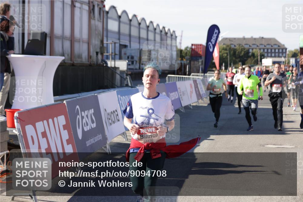 03.10.2025 - Köhlbrandbrückenlauf Jannik Wohlers http://msf.ph/oto/9094708 03.10.2025 13:20:42 Ziel 4269, 4476, 4646, 4709, 4790, 5480, 5488, 5543, 5774, 5918, 5920, 6777, 6807 meine-sportfotos.de