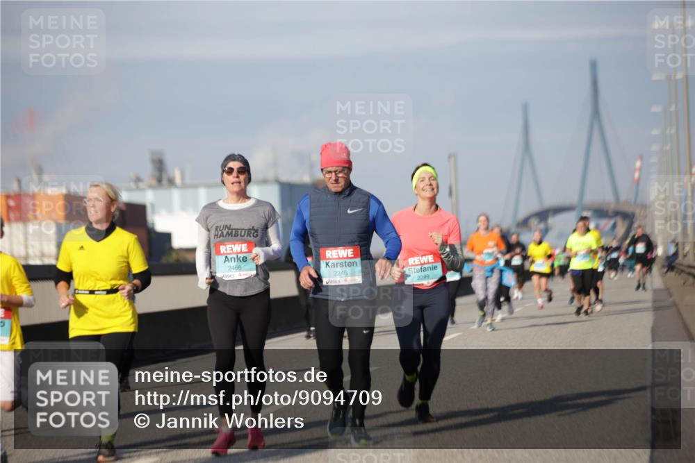 03.10.2025 - Köhlbrandbrückenlauf Jannik Wohlers http://msf.ph/oto/9094709 03.10.2025 10:12:58 Position 3 2466, 2248, 2299 meine-sportfotos.de