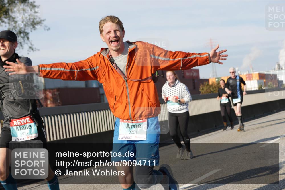 03.10.2025 - Köhlbrandbrückenlauf Jannik Wohlers http://msf.ph/oto/9094711 03.10.2025 10:01:11 Position 3 1031, 3281 meine-sportfotos.de