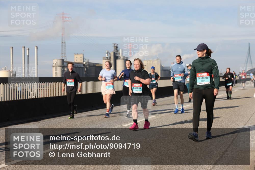 03.10.2025 - Köhlbrandbrückenlauf Lena Gebhardt http://msf.ph/oto/9094719 03.10.2025 10:09:24 Position 2 2504, 2271 meine-sportfotos.de