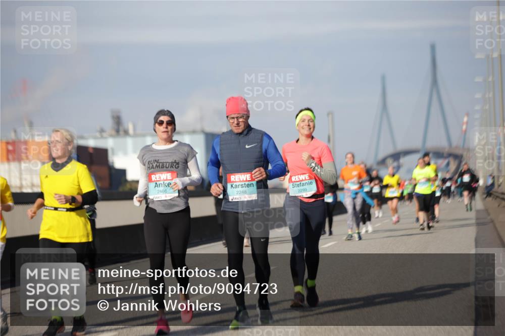 03.10.2025 - Köhlbrandbrückenlauf Jannik Wohlers http://msf.ph/oto/9094723 03.10.2025 10:12:58 Position 3 2466, 2248, 2299 meine-sportfotos.de