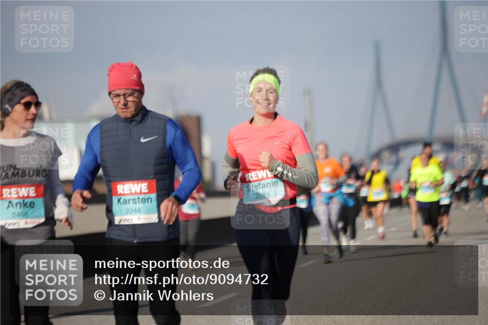 03.10.2025 - Köhlbrandbrückenlauf Jannik Wohlers http://msf.ph/oto/9094732 03.10.2025 10:12:58 Position 3 2488, 2248, 2299 meine-sportfotos.de