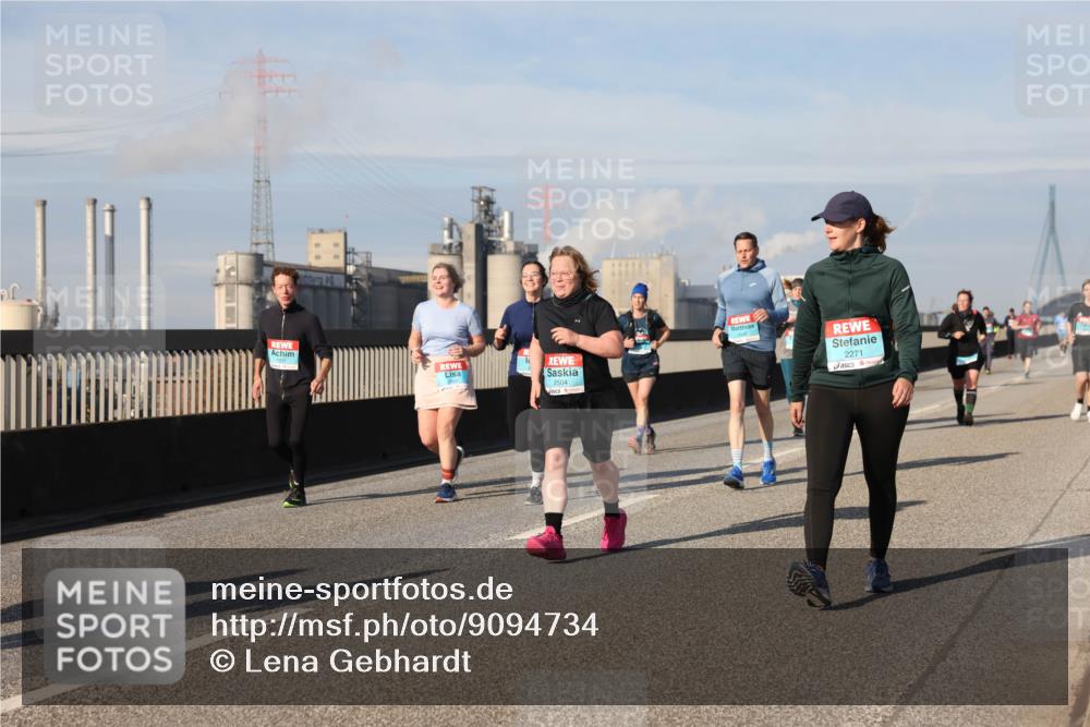 03.10.2025 - Köhlbrandbrückenlauf Lena Gebhardt http://msf.ph/oto/9094734 03.10.2025 10:09:24 Position 2 1221, 2504, 2271 meine-sportfotos.de